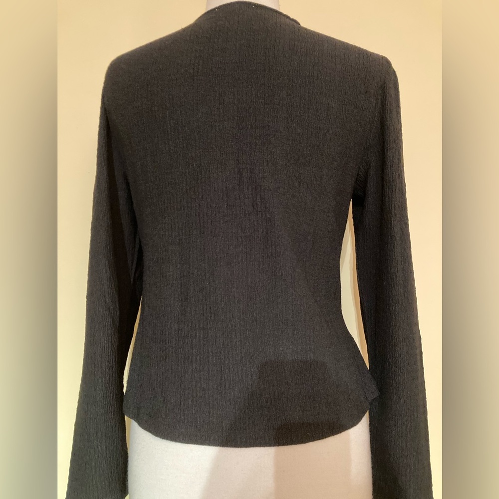 NWOT Textured black top with twisted design new bought in Spain size 8 - Picture 3 of 5